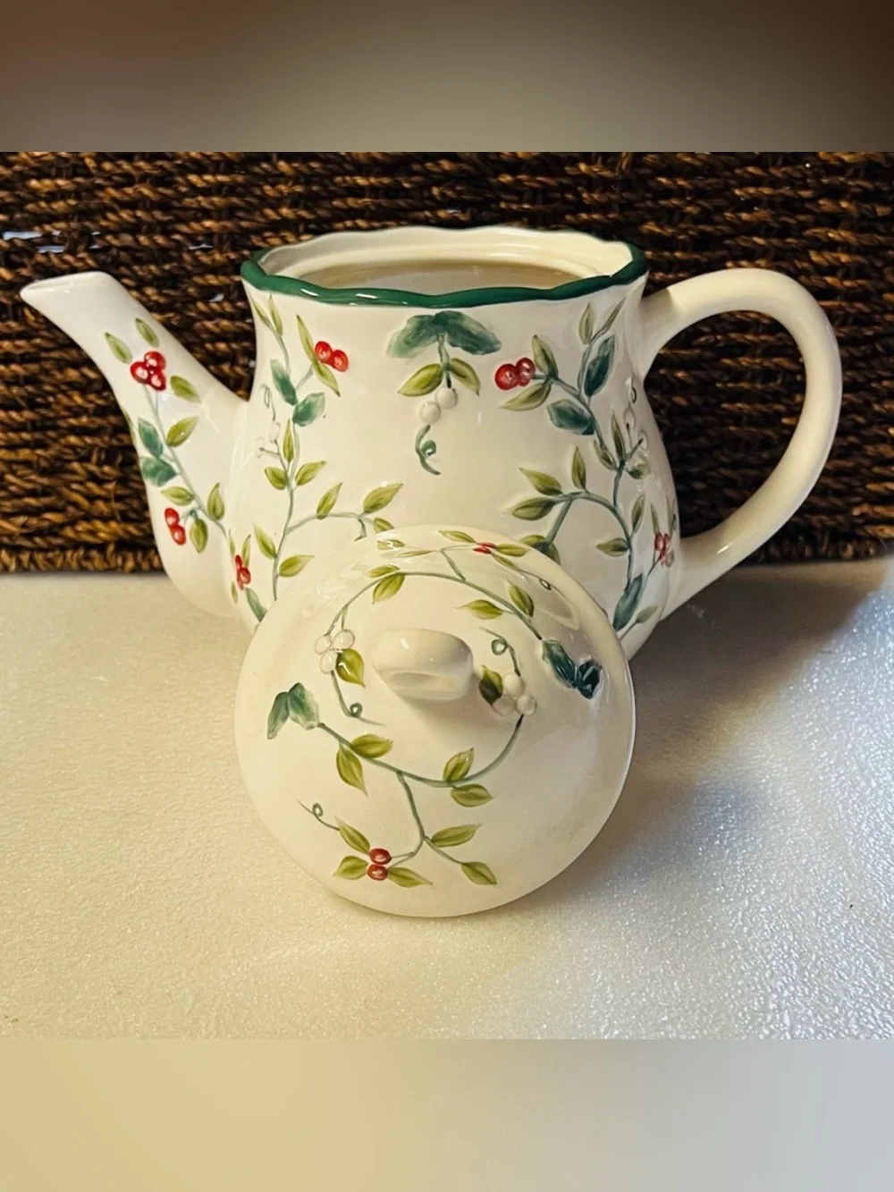 Pfaltzgraff Winterberry Stoneware Teapot Christmas Tea